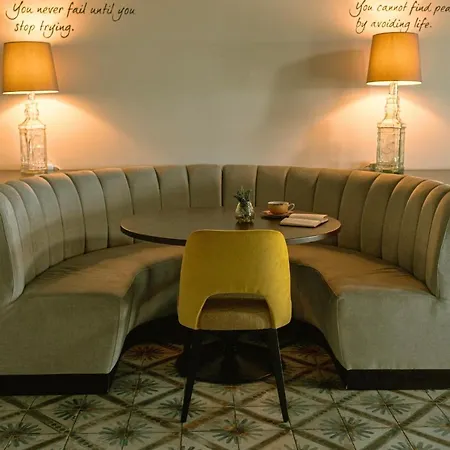 Solar Alvura Boutique