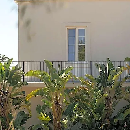 Solar Alvura Boutique